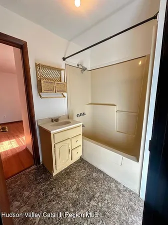 $1,500 | 1227 Highway 9, Hudson, NY 12534