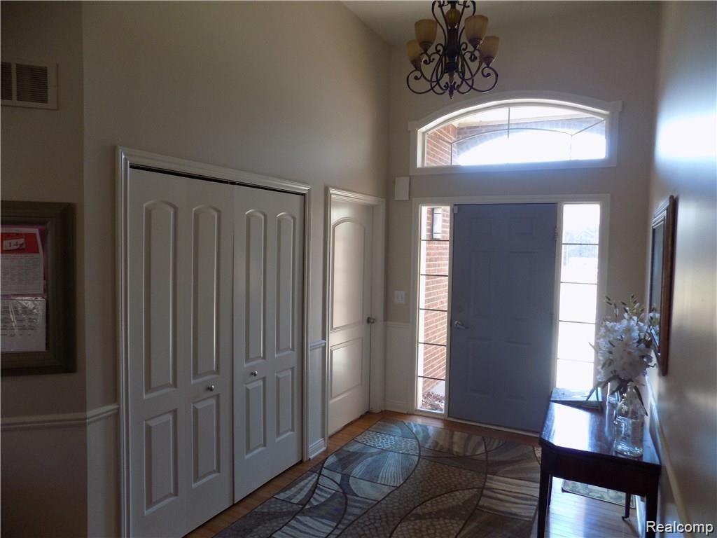 1527 John R Road Rochester Hills, MI 48307 - Photo 3 of 29