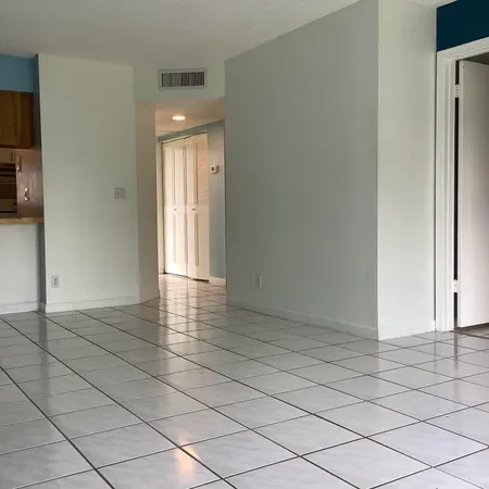 $1,700 | 10113 Twin Lakes Drive, Unit 24E, Coral Springs, FL 33071