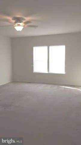 a view of empty room with window