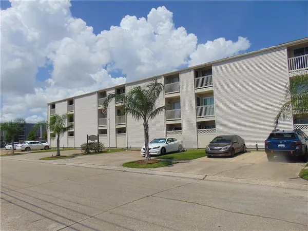 $975 | 2330 Edenborn Avenue, Unit 227, Metairie, LA 70001