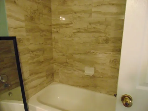 $975 | 2330 Edenborn Avenue, Unit 227, Metairie, LA 70001