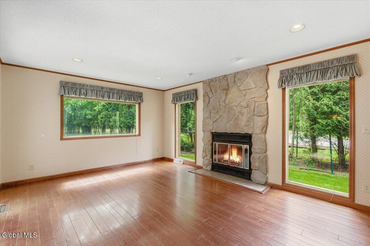 908 Mohegan Road Niskayuna, NY 12309 - Photo 6 of 40 14-008_MW2_0488_with_fire