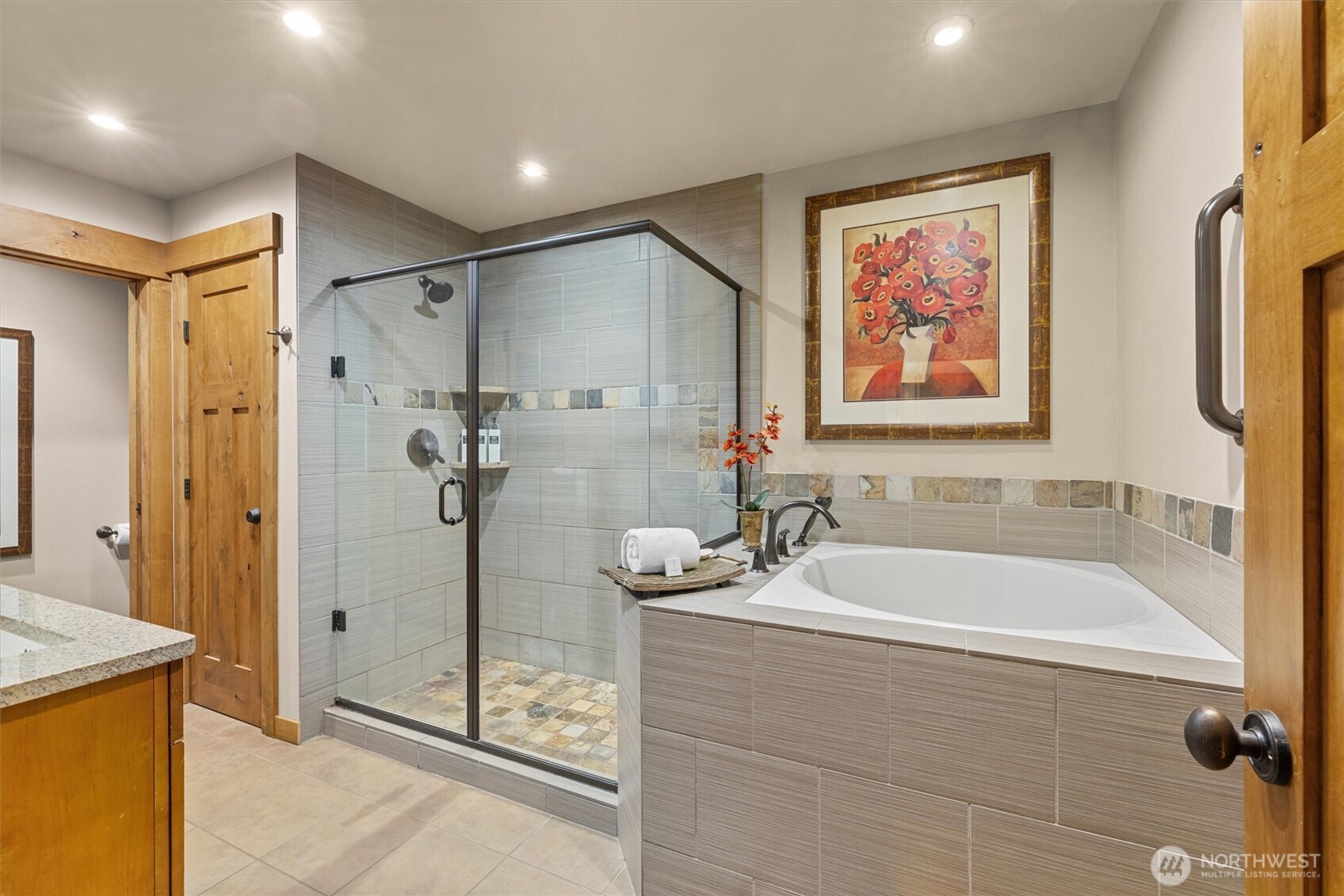 3770 Suncadia Trail, Unit 102 Cle Elum, WA 98922 - Photo 20 of 35 a bathroom with a tub a sink and glass door