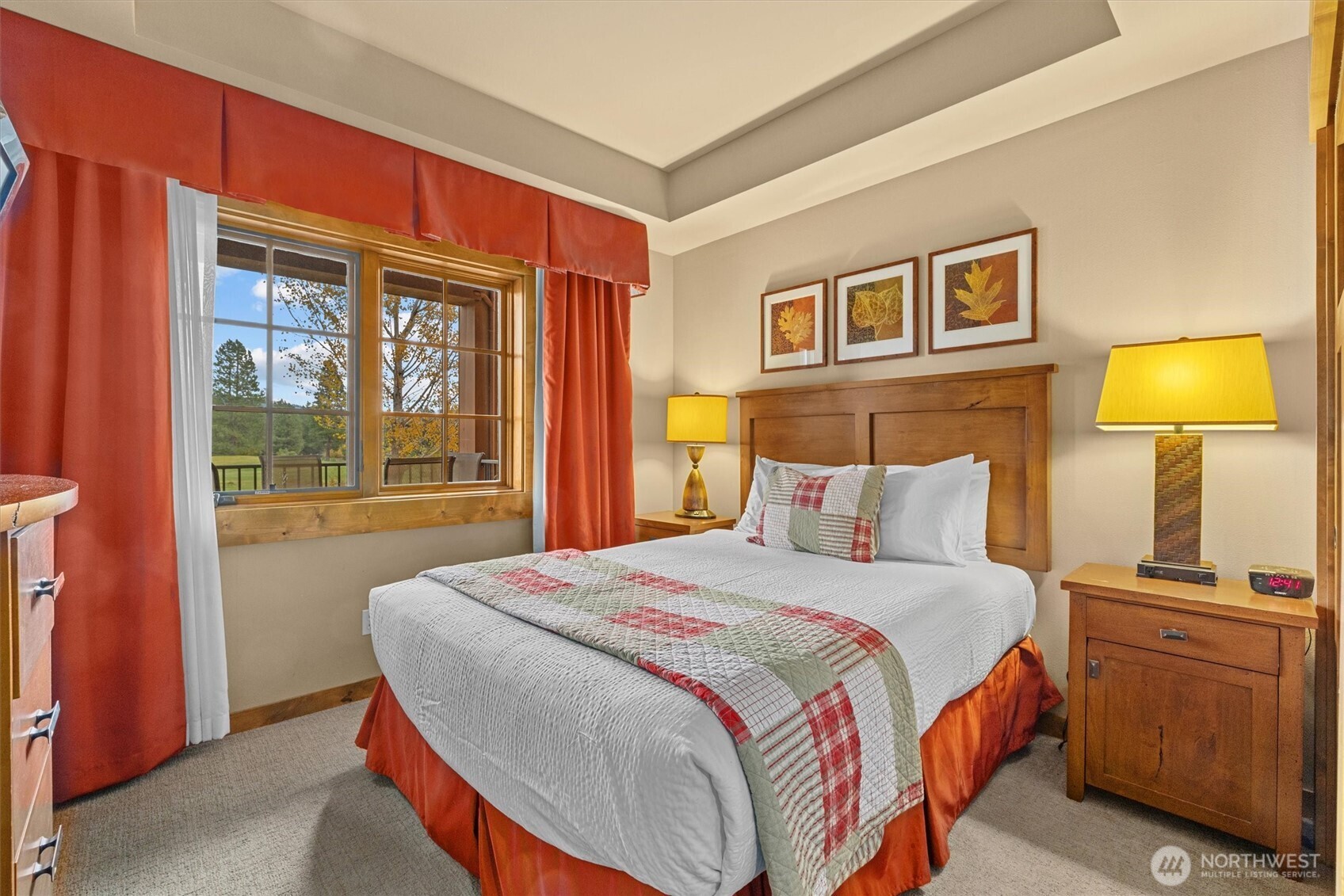 3770 Suncadia Trail, Unit 102 Cle Elum, WA 98922 - Photo 27 of 35 a bedroom with a bed and a lamp on dresser