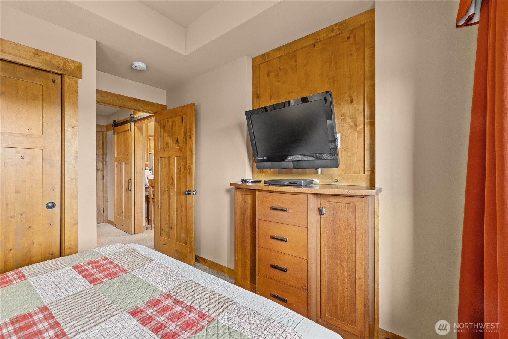 3770 Suncadia Trail, Unit 102 Cle Elum, WA 98922 - Photo 28 of 35 a view of a bedroom from a hallway