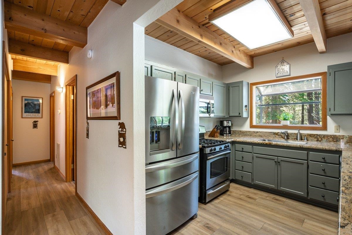 11917 Sitzmark Way Truckee, CA 96161 - Photo 9 of 26