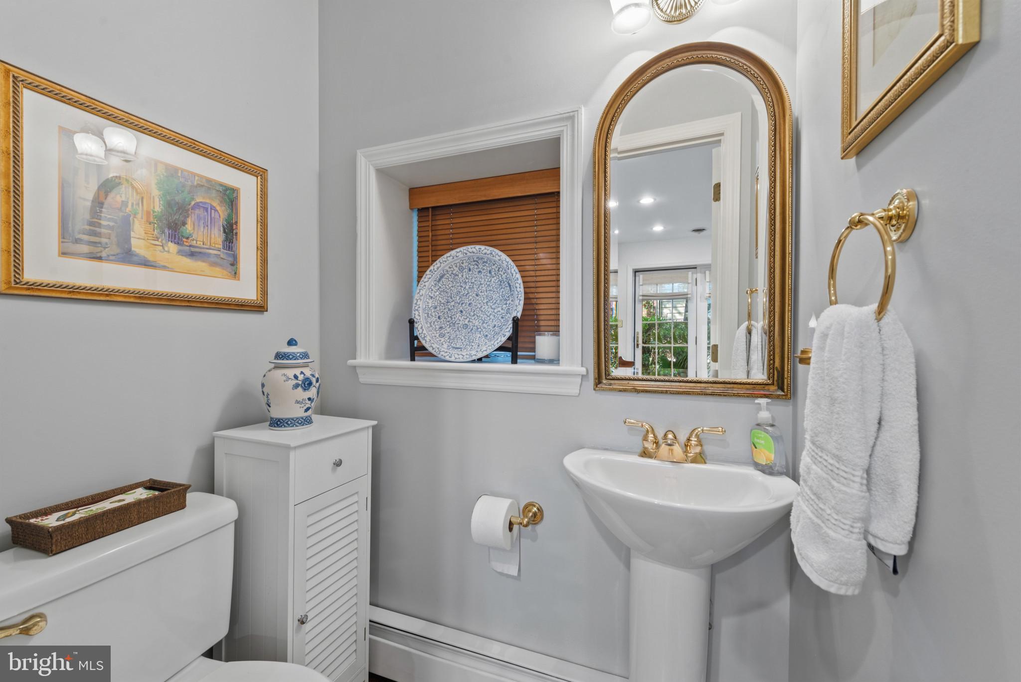 902 Greenleigh Road Baltimore, MD 21212 - Photo 14 of 44 First floor powder room