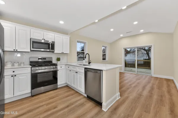 $254,900 | 2858 Plunkett Avenue, Rotterdam, NY 12306