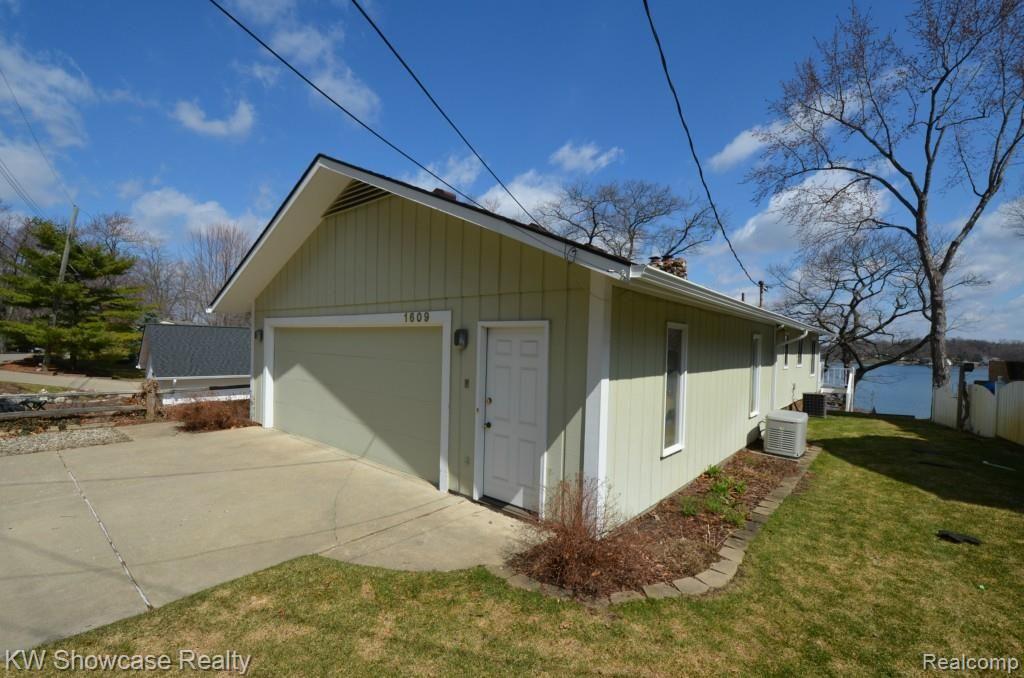 1609 Ridge Road Highland, MI 48356 - Photo 26 of 36 DSC_0675.jpg
