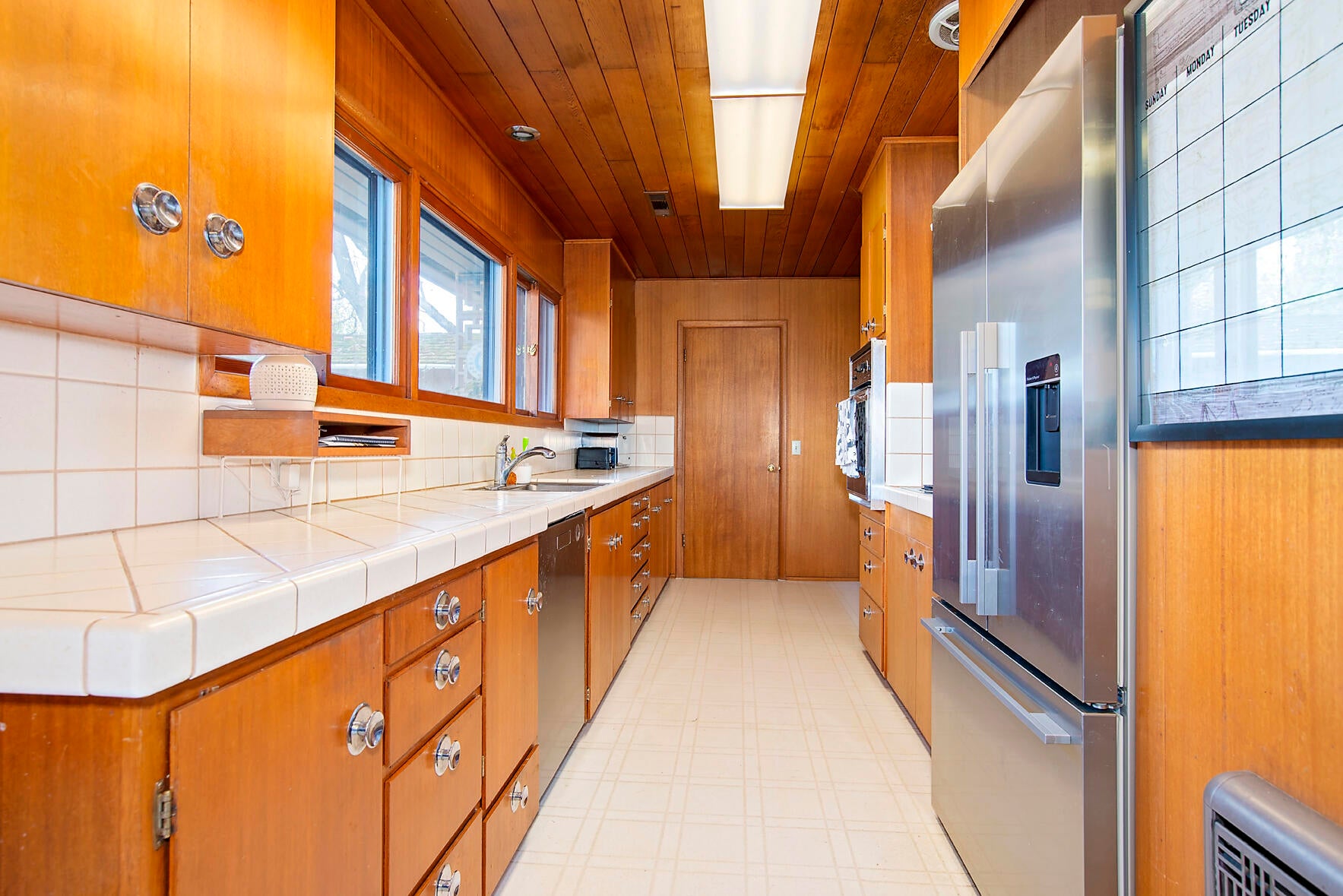 9906 Table Rock Road White City, OR 97503 - Photo 6 of 32 Kitchen