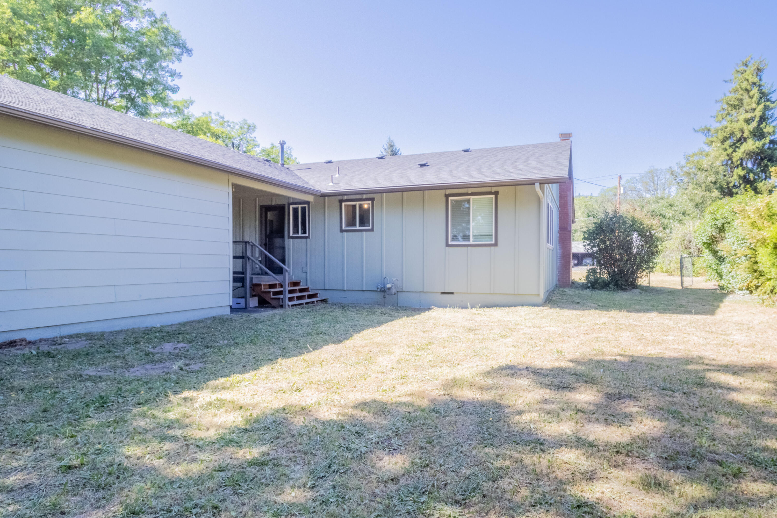 2087 Upper River Road Grants Pass, OR 97526 - Photo 33 of 47 29