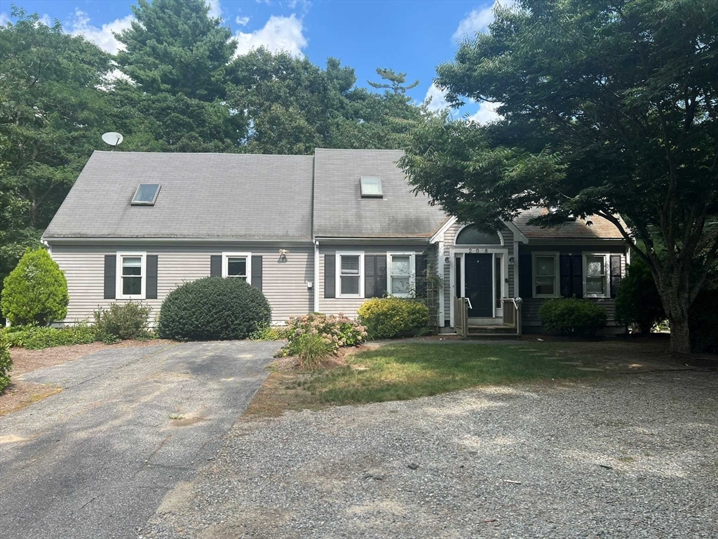 208 Mashpee Neck Road Mashpee, MA 02649 - Photo 4 of 39 Gallery Image 4