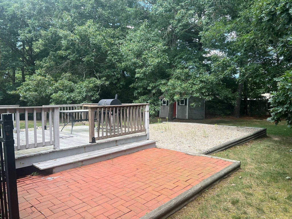 208 Mashpee Neck Road Mashpee, MA 02649 - Photo 5 of 39 Gallery Image 5