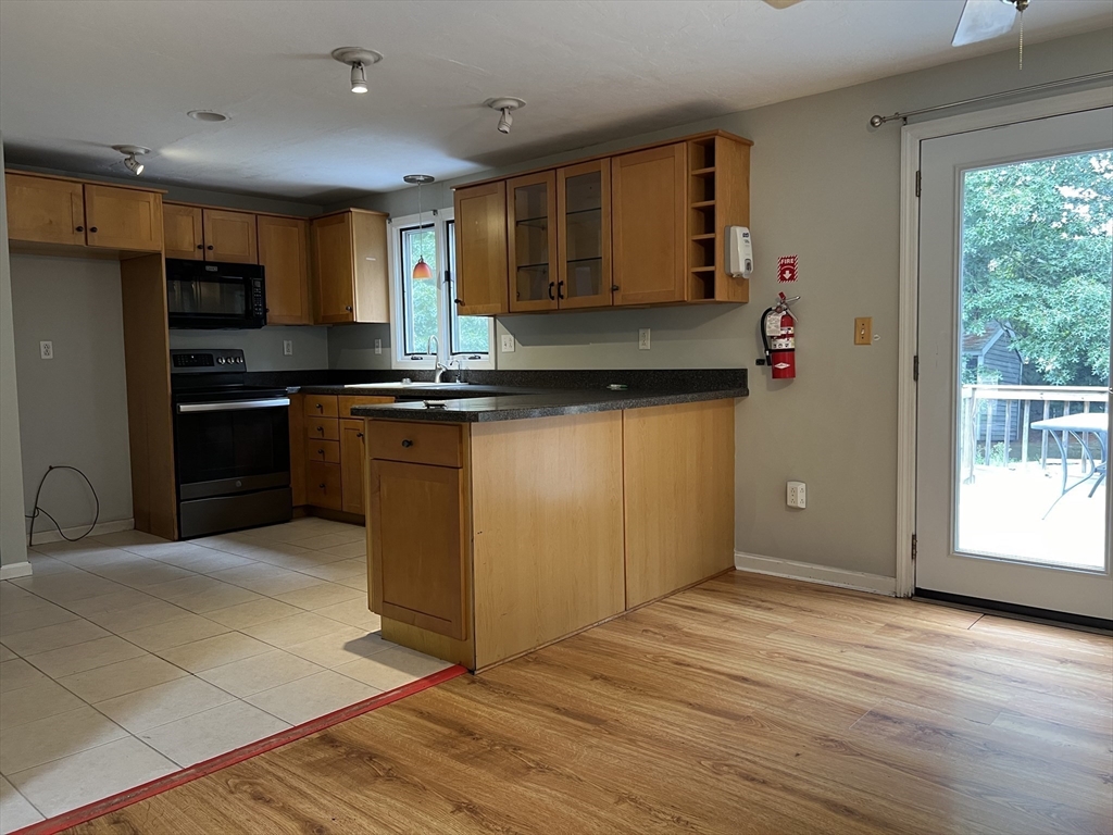 208 Mashpee Neck Road Mashpee, MA 02649 - Photo 9 of 39 Gallery Image 9