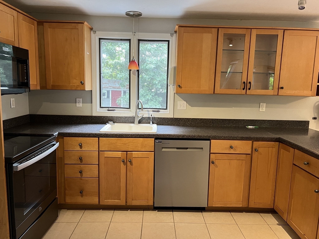 208 Mashpee Neck Road Mashpee, MA 02649 - Photo 10 of 39 Gallery Image 10