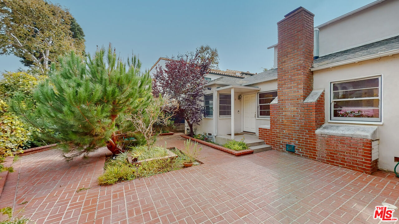 365 Sycamore Road Santa Monica, CA 90402 - Photo 5 of 42 a view of a house with a patio