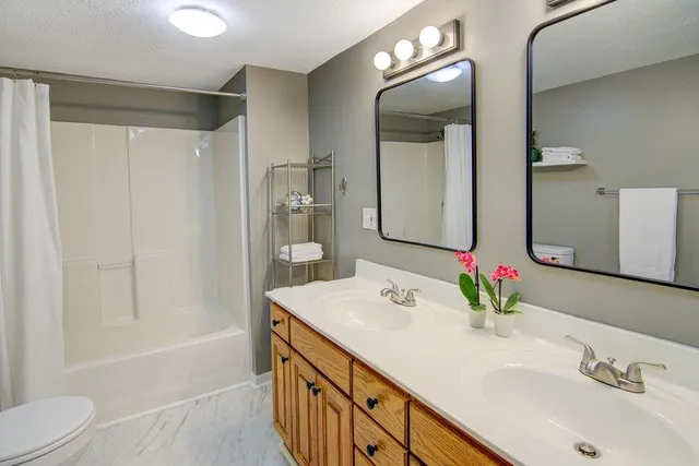 $439,000 | 5006 Nall Avenue, Roeland Park, KS 66202