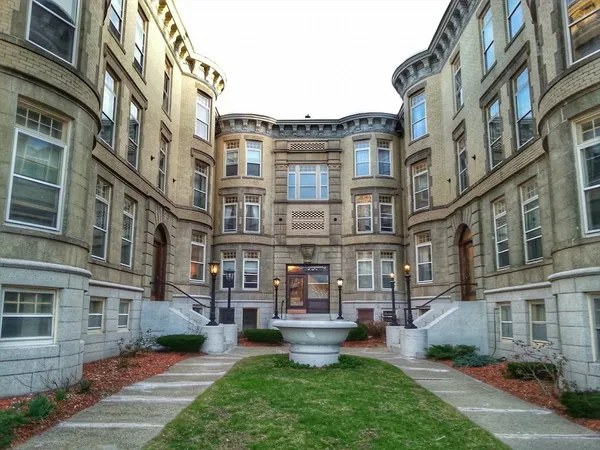 $4,500 | 1681 Beacon Street, Unit 3, Brookline, MA 02445