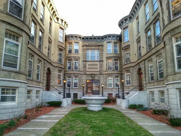 $4,500 | 1681 Beacon Street, Unit 3, Brookline, MA 02445