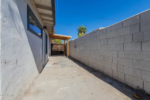 a view of a pathway along the building