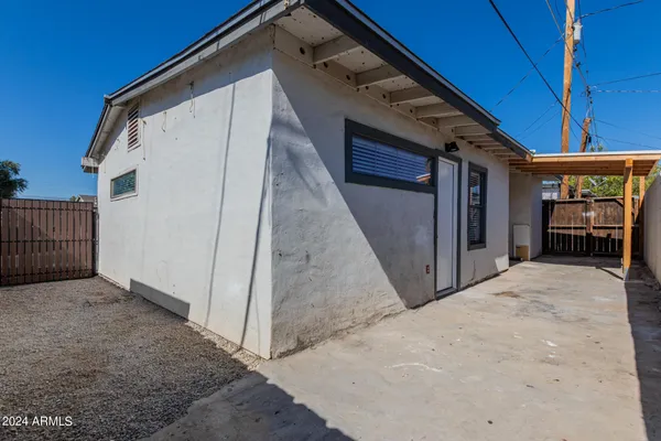 a view of a house with a backyard