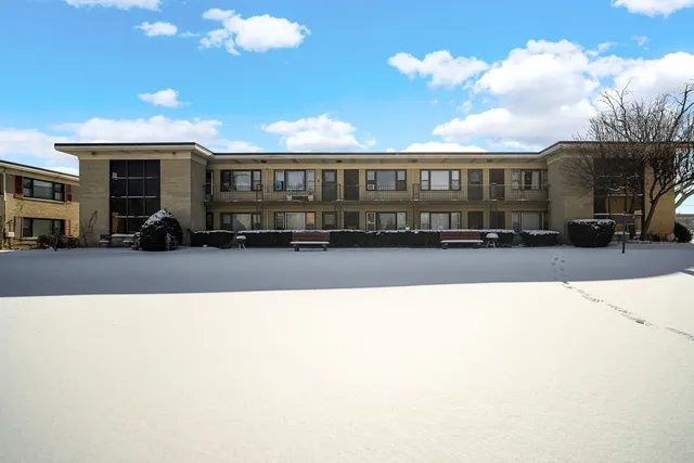 $128,000 | 12 North King Arthur Court, Unit 11, Northlake, IL 60164