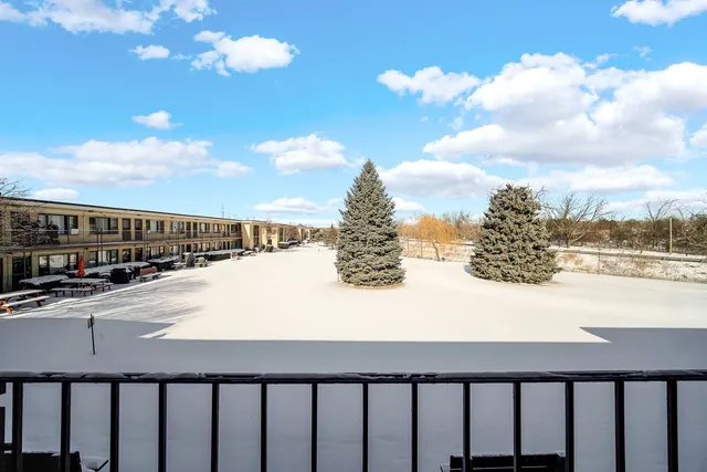 $128,000 | 12 North King Arthur Court, Unit 11, Northlake, IL 60164