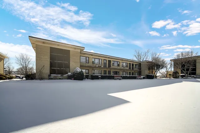 $128,000 | 12 North King Arthur Court, Unit 11, Northlake, IL 60164