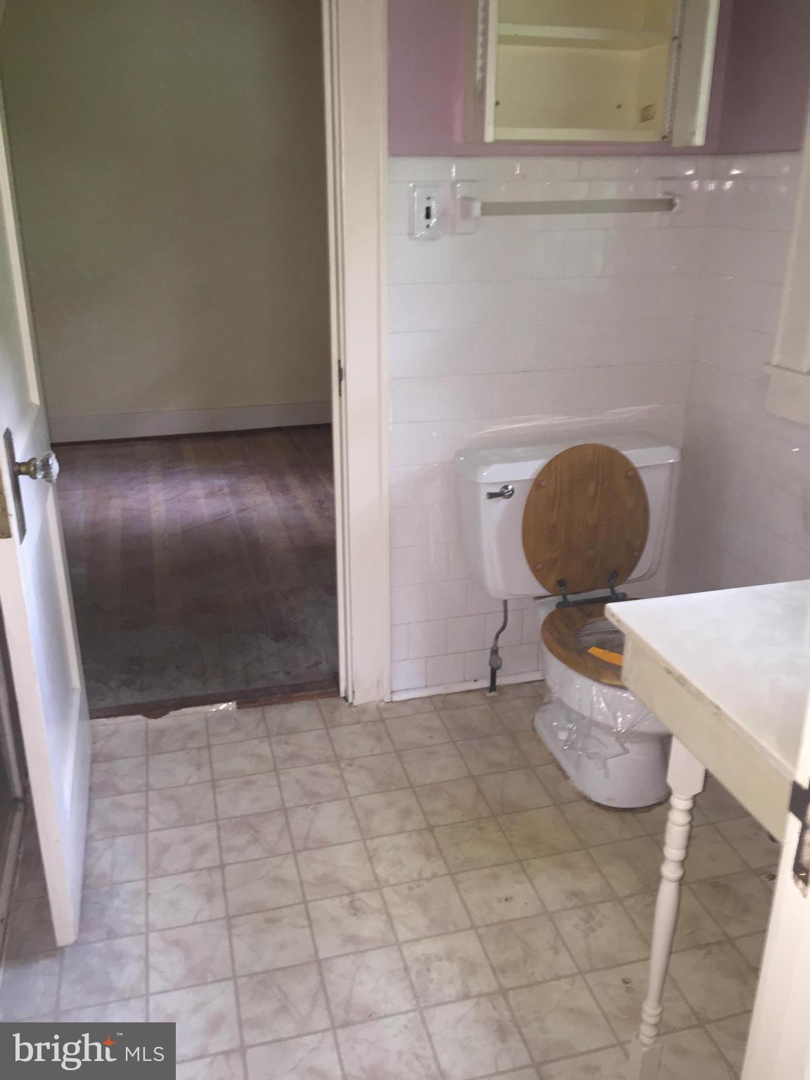 8423 Windsor Mill Road Baltimore, MD 21244 - Photo 14 of 18 Bath