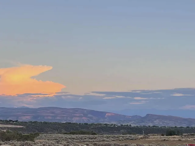 a view of houses with a mountain