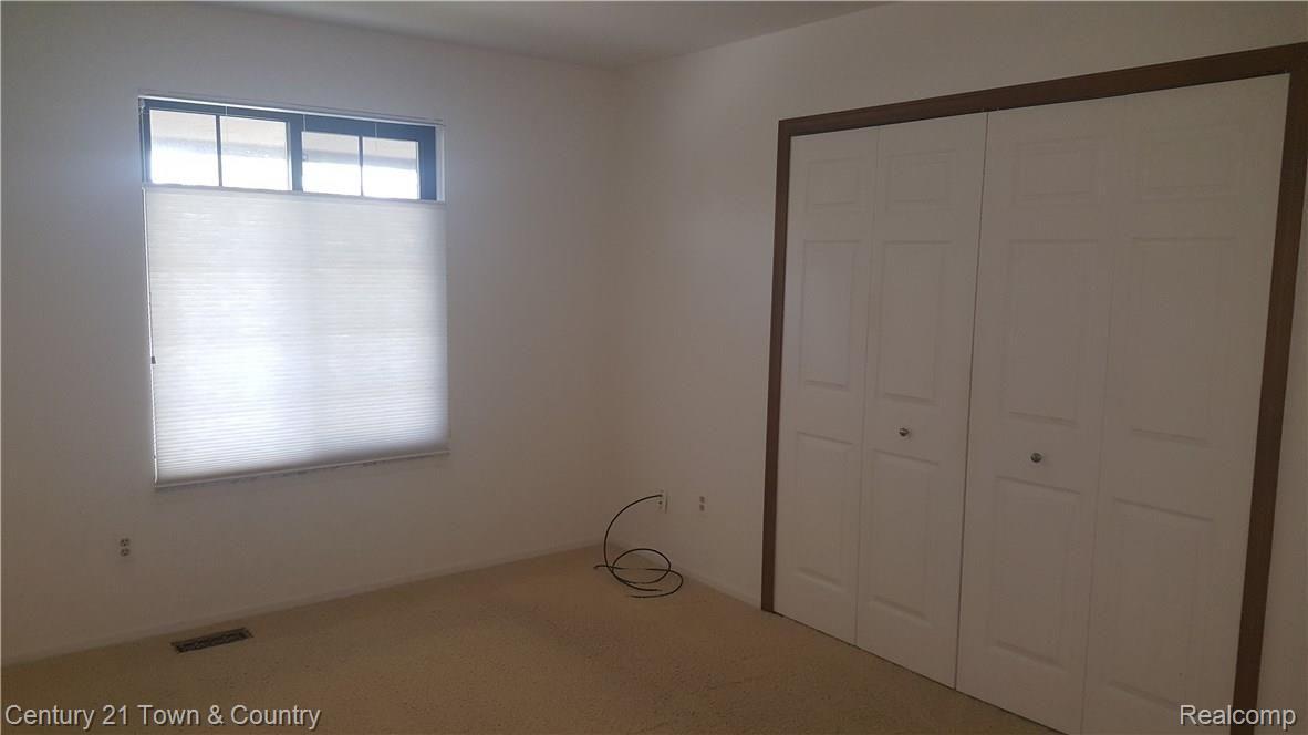 340 Meadow Bridge Drive Rochester, MI 48307 - Photo 18 of 26 Bedroom 2