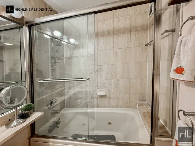 a view of a entrance gate of the house