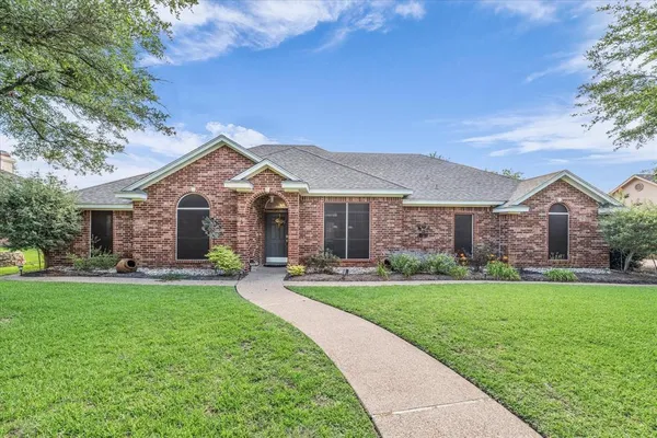 $399,000 | 1304 Darbyton Drive, Hewitt, TX 76643