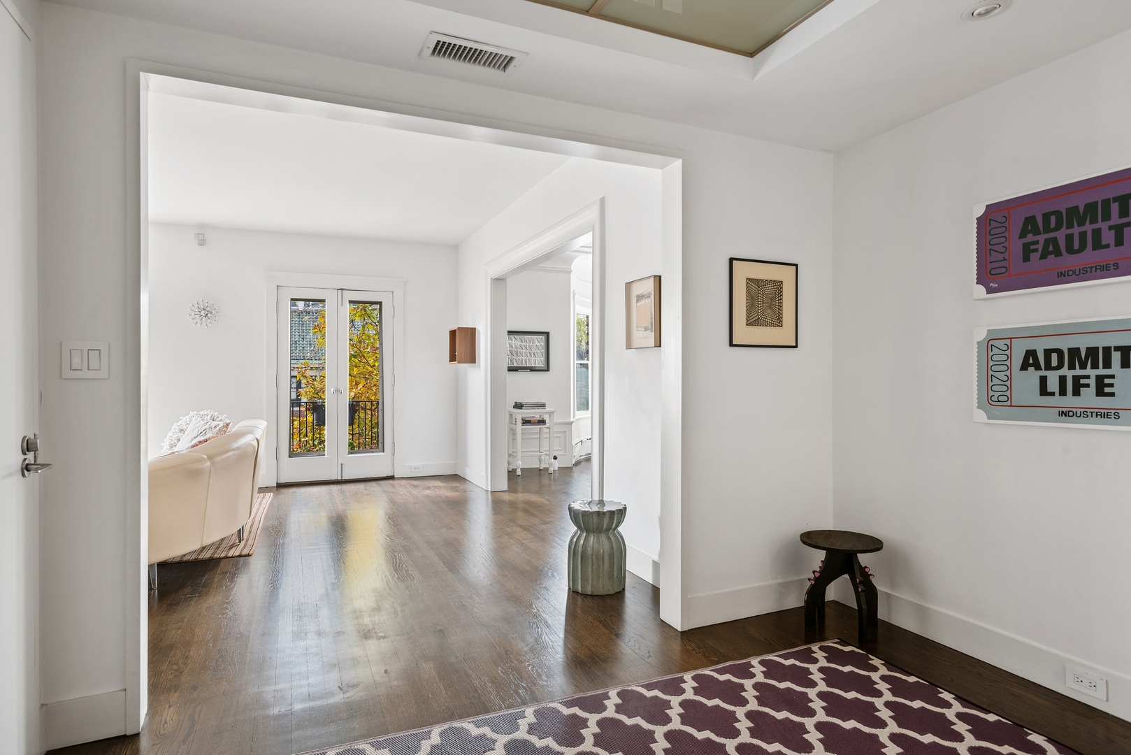 710 West Junior Terrace, Unit 2 Chicago, IL 60613 - Photo 12 of 37 a living room with furniture and a window