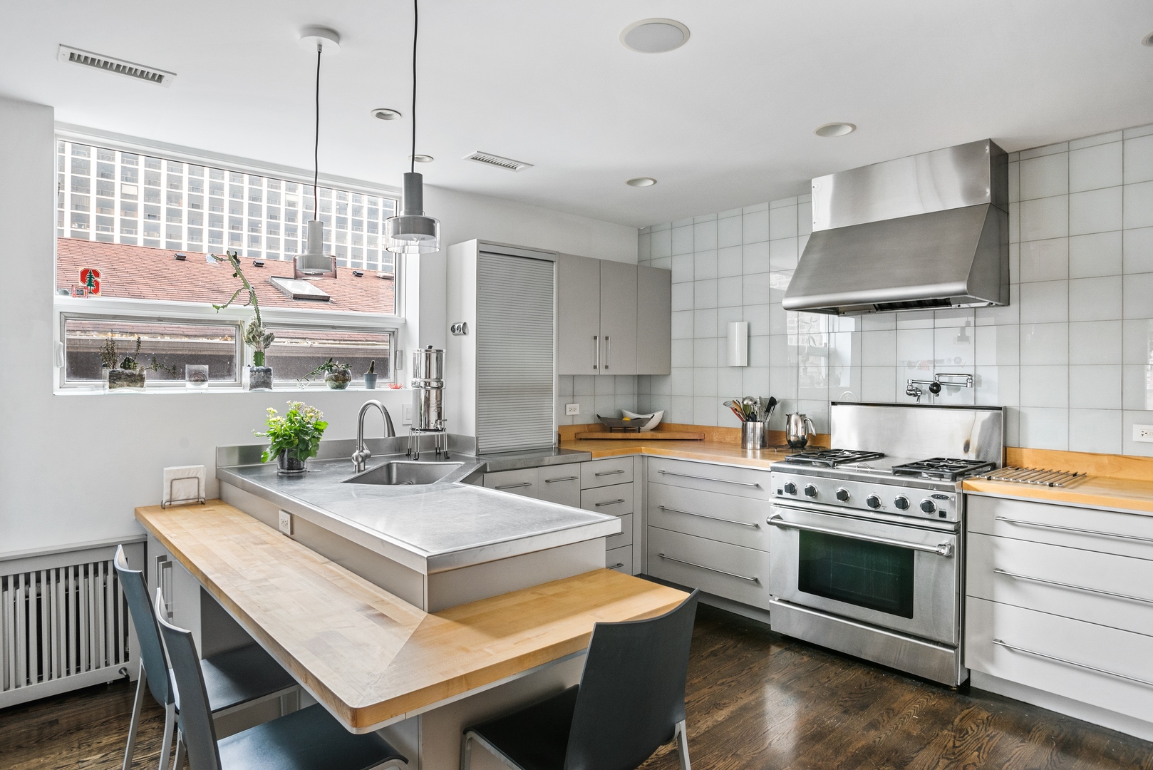 710 West Junior Terrace, Unit 2 Chicago, IL 60613 - Photo 14 of 37 a kitchen with a stove a sink and a refrigerator