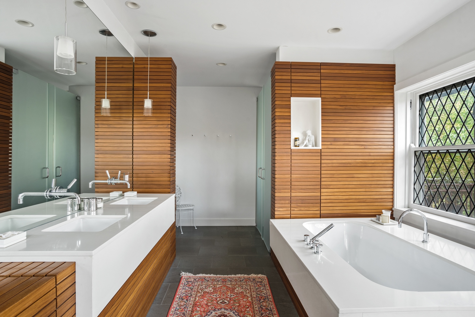 710 West Junior Terrace, Unit 2 Chicago, IL 60613 - Photo 20 of 37 a bathroom with a granite countertop sink and a bathtub