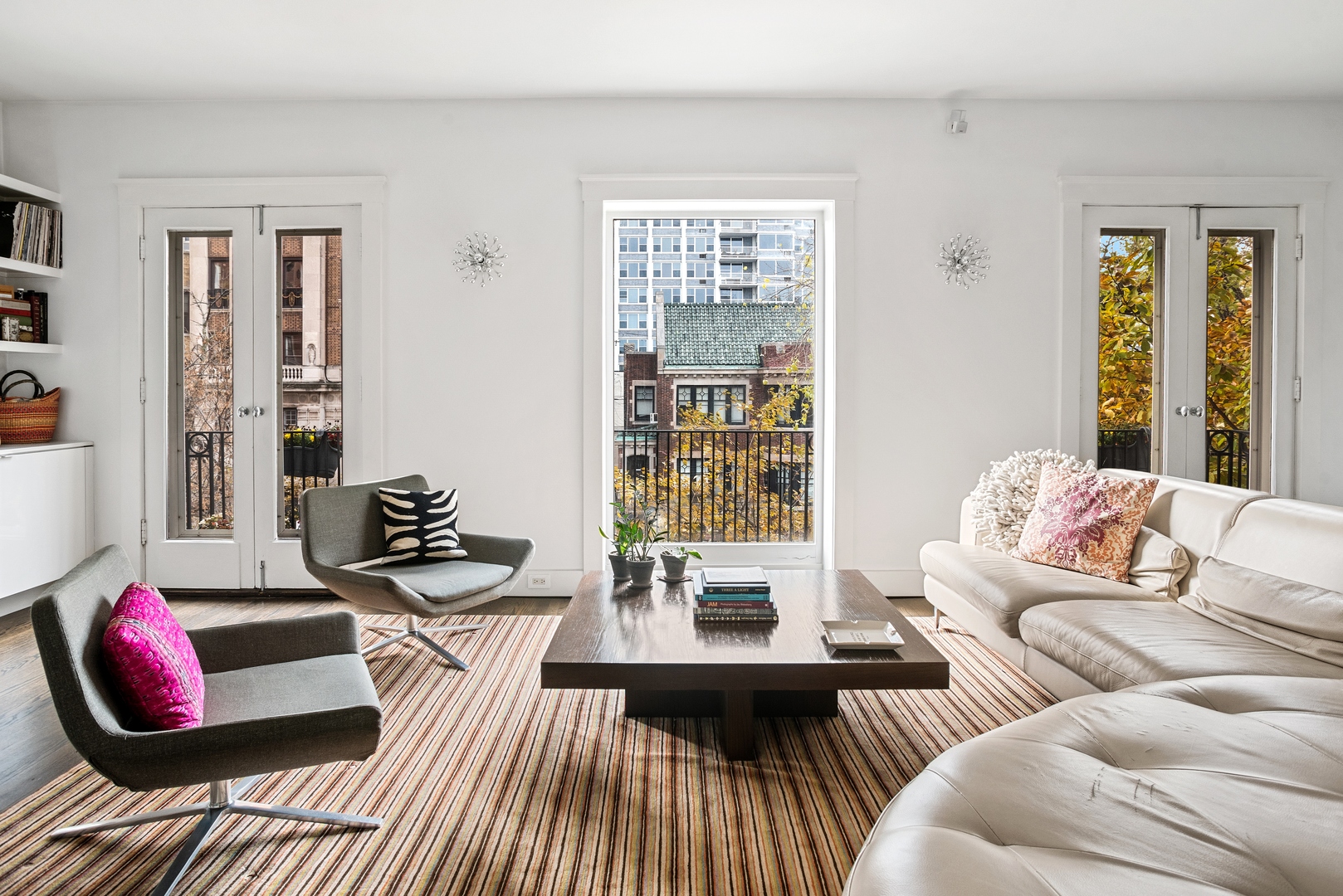 710 West Junior Terrace, Unit 2 Chicago, IL 60613 - Photo 3 of 37 a living room with furniture and a floor to ceiling window