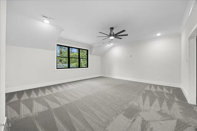 a en suite bathroom with double vanity sink and mirror