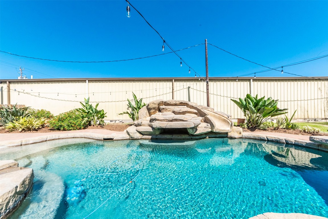 2835 Beverly Road Pasadena, TX 77503 - Photo 11 of 37