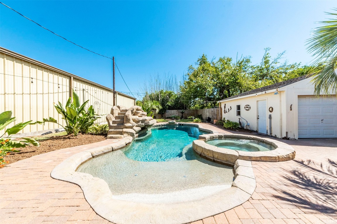 2835 Beverly Road Pasadena, TX 77503 - Photo 2 of 37