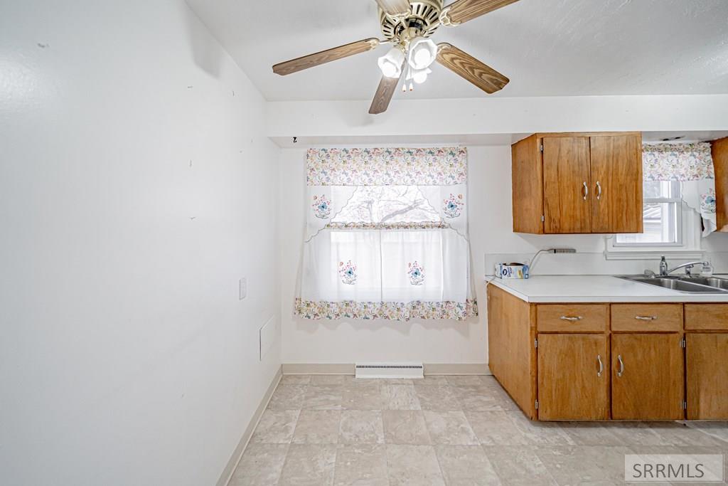 161 East Elm Street Shelley, ID 83274 - Photo 9 of 41