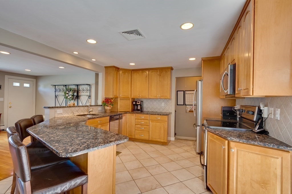16 Reo Road Peabody, MA 01960 - Photo 8 of 38 Gallery Image 8