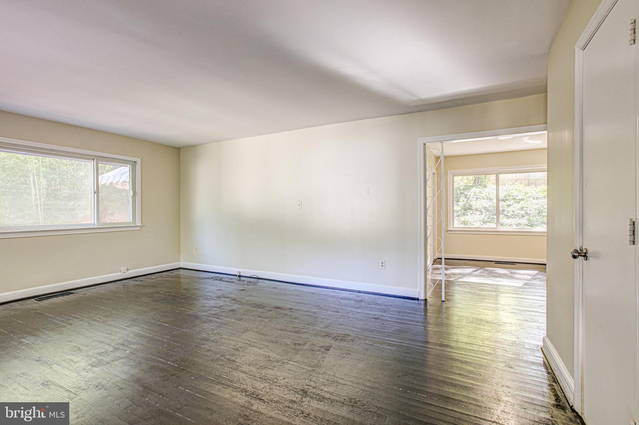 19125 Windsor Road Triangle, VA 22172 - Photo 2 of 64 Living Room