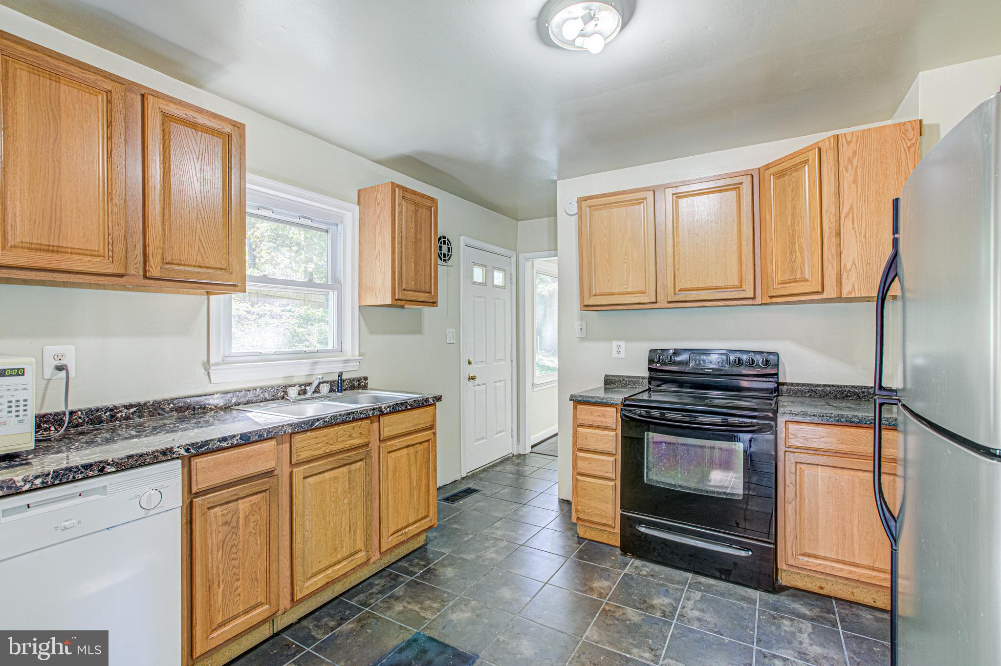 19125 Windsor Road Triangle, VA 22172 - Photo 15 of 64 Kitchen