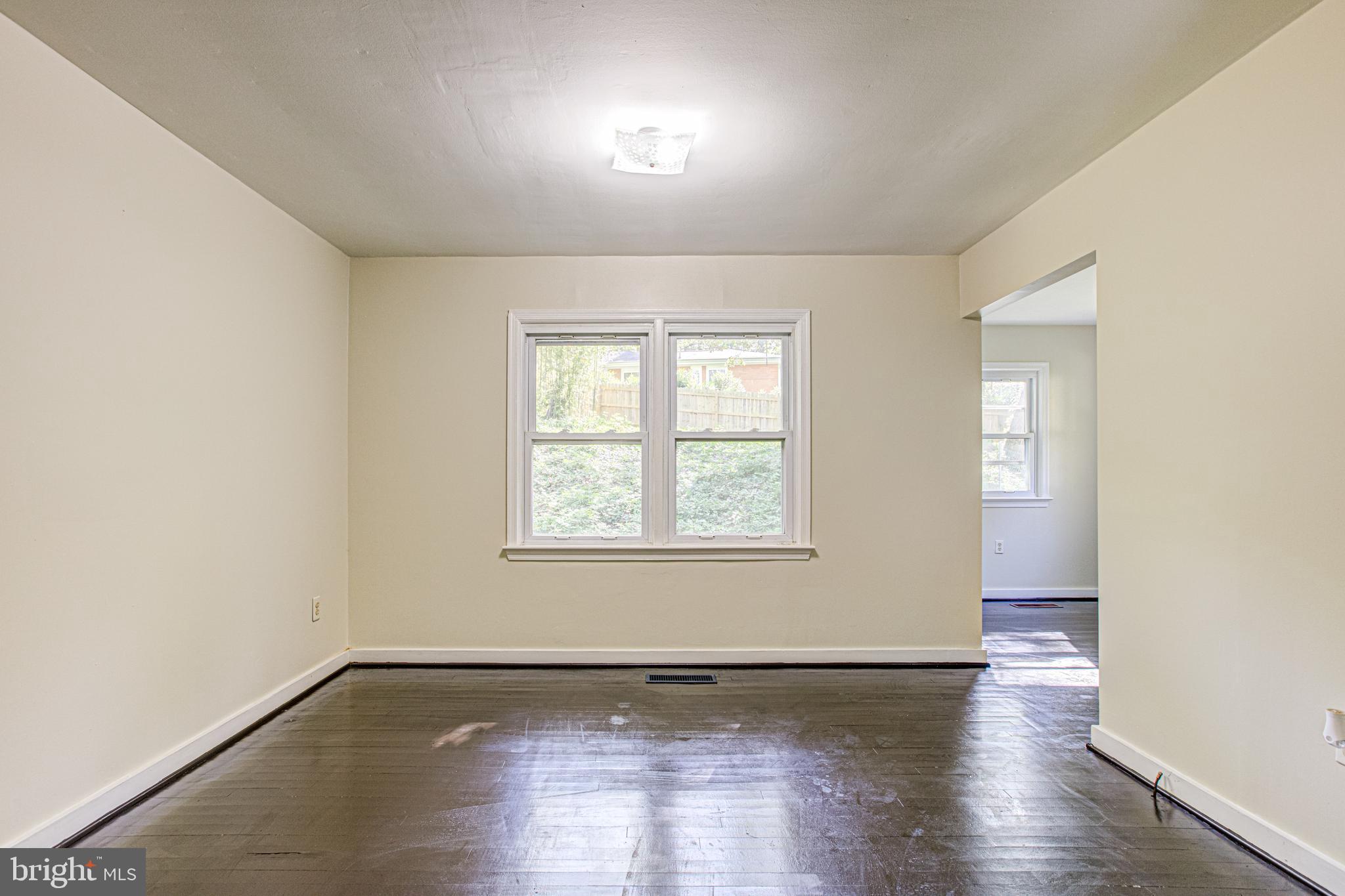 19125 Windsor Road Triangle, VA 22172 - Photo 20 of 64 primary Bedroom with a sitting room in back