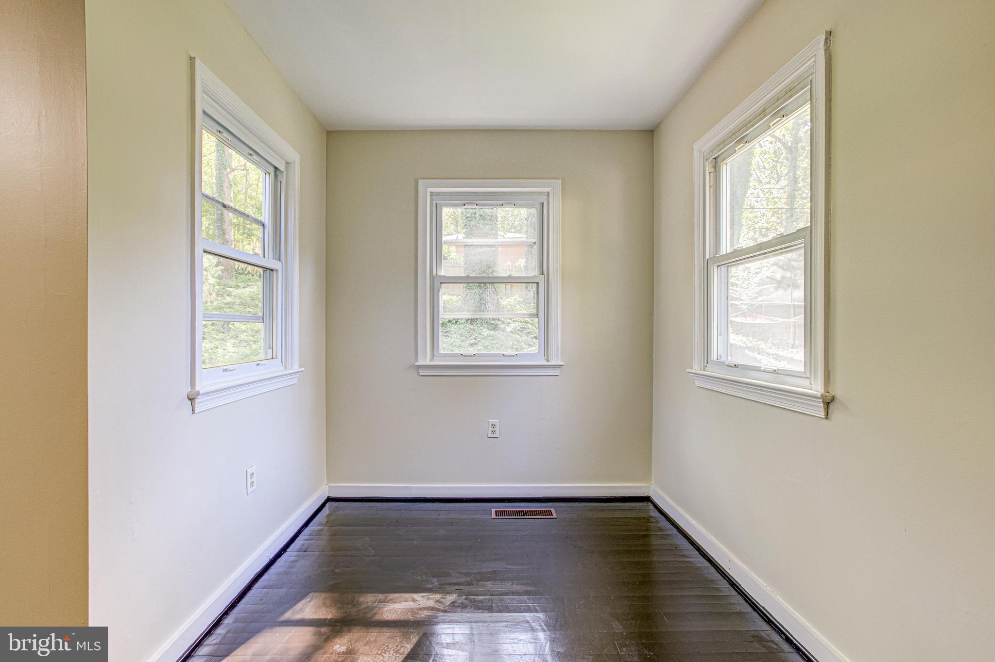 19125 Windsor Road Triangle, VA 22172 - Photo 25 of 64 Sitting Room