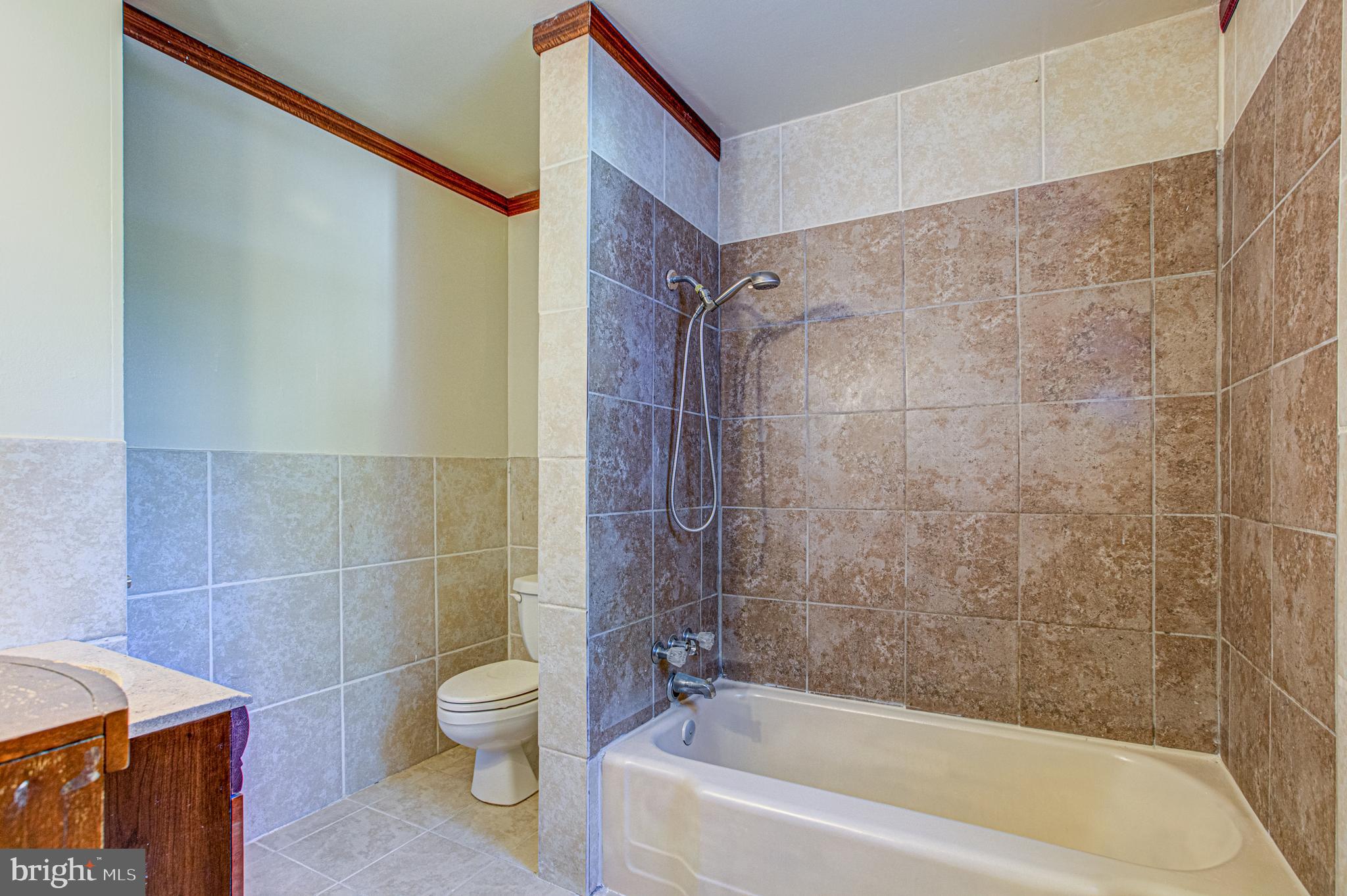 19125 Windsor Road Triangle, VA 22172 - Photo 26 of 64 Primary Bedroom Full Bath