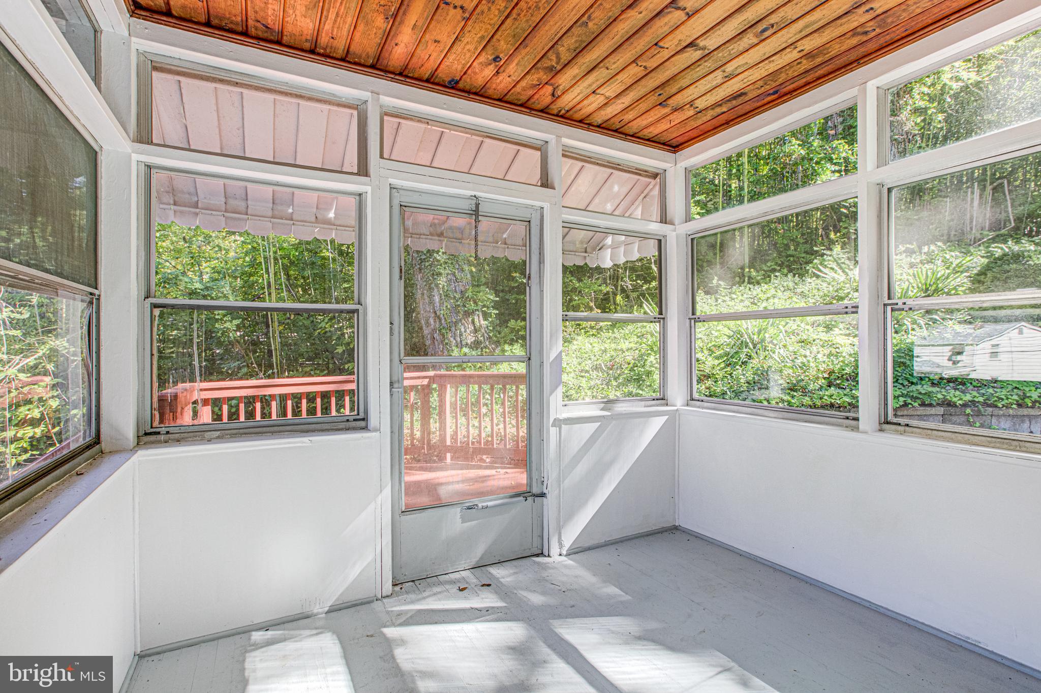 19125 Windsor Road Triangle, VA 22172 - Photo 29 of 64 Sun Room