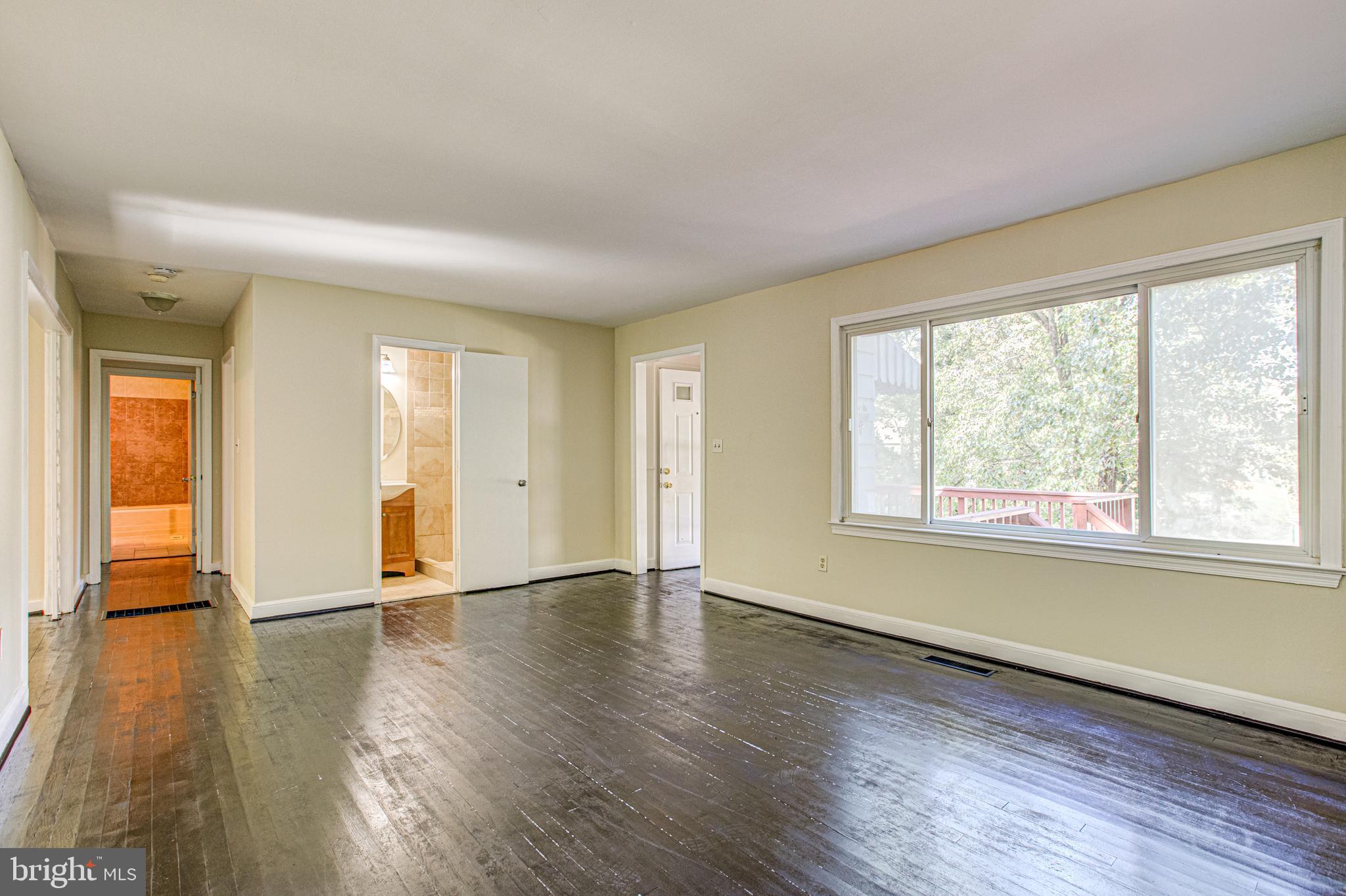 19125 Windsor Road Triangle, VA 22172 - Photo 4 of 64 Living Room